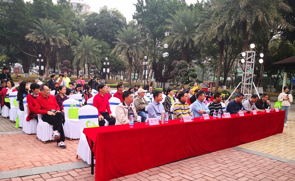 江门街坊速看又歌又跳公园噪音何时休怎么管他们有话说