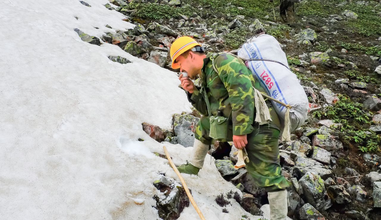 登顶回撤 人生第一次遭遇销魂的大自然滑梯 高山流石滩 给跪了!-搜狐大视野-搜狐新闻