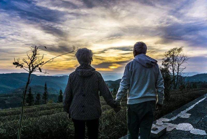 在哪个瞬间你突然发现父母变老了