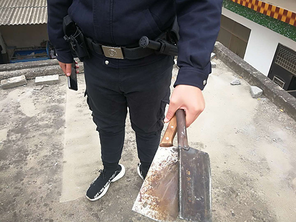 精神患者手持的菜刀 受访者供图