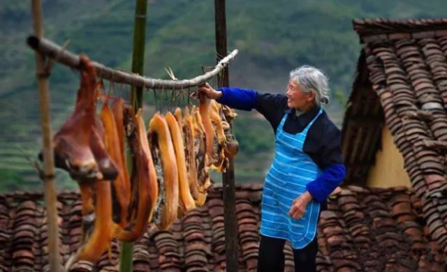 腊肉,不光是金寨人过年和正月招待客人的主打产品.