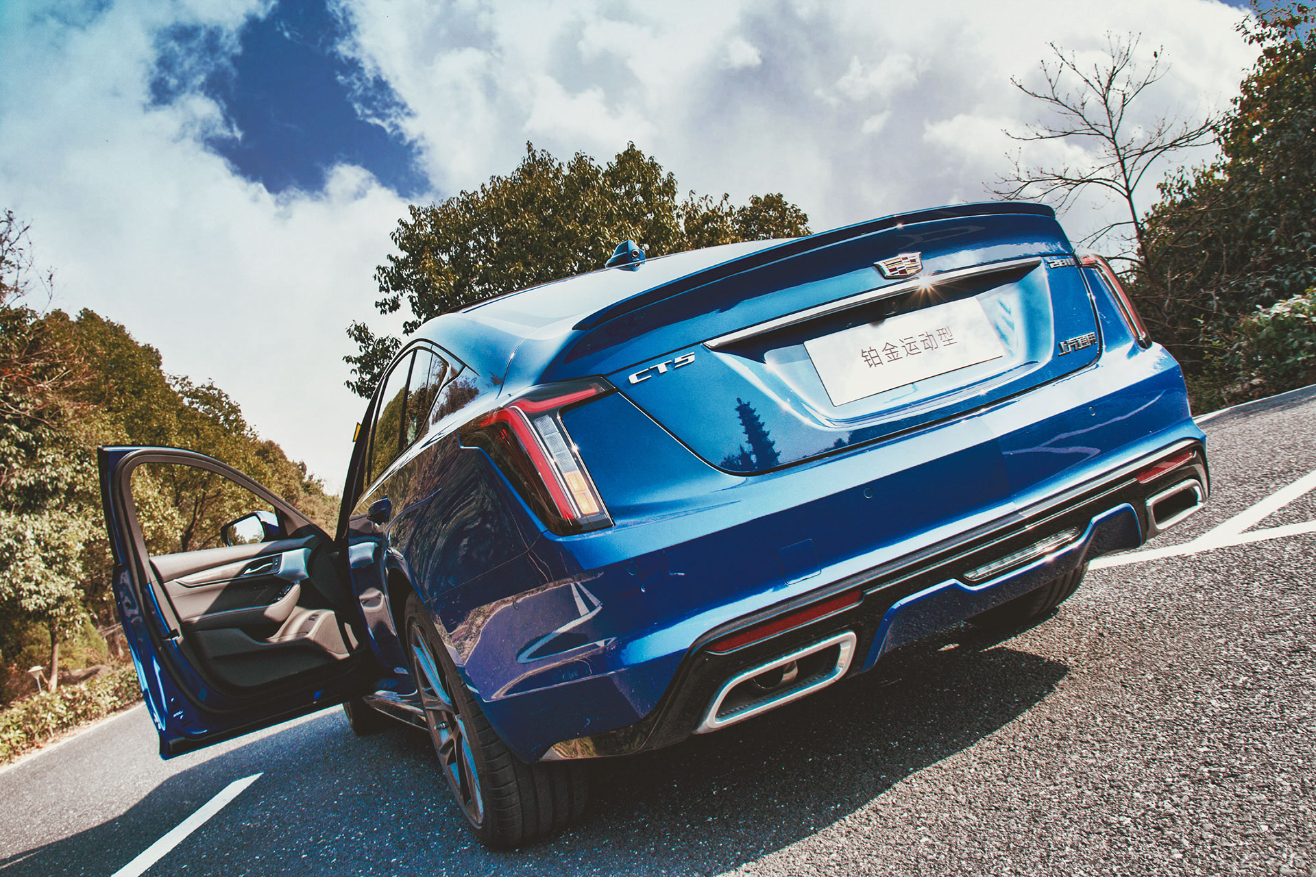 对运动肉眼可见的追求丨试驾凯迪拉克ct5