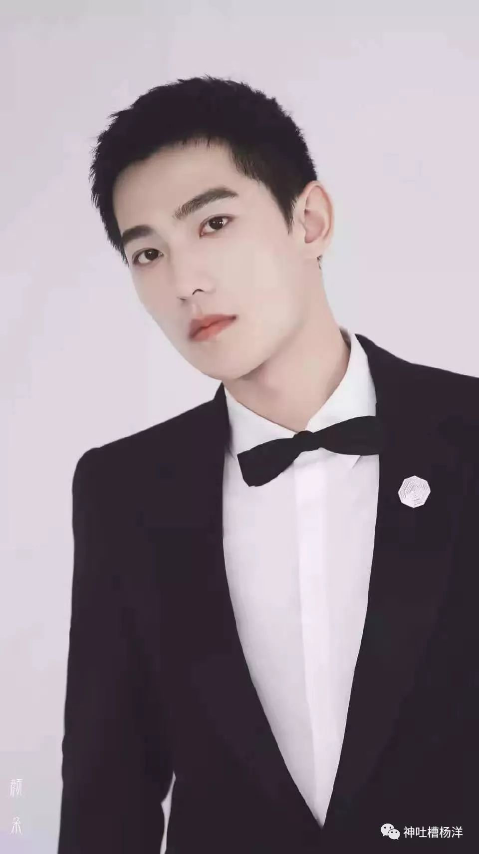 舔屏杨洋寸头帅图这小哥是越来越man了