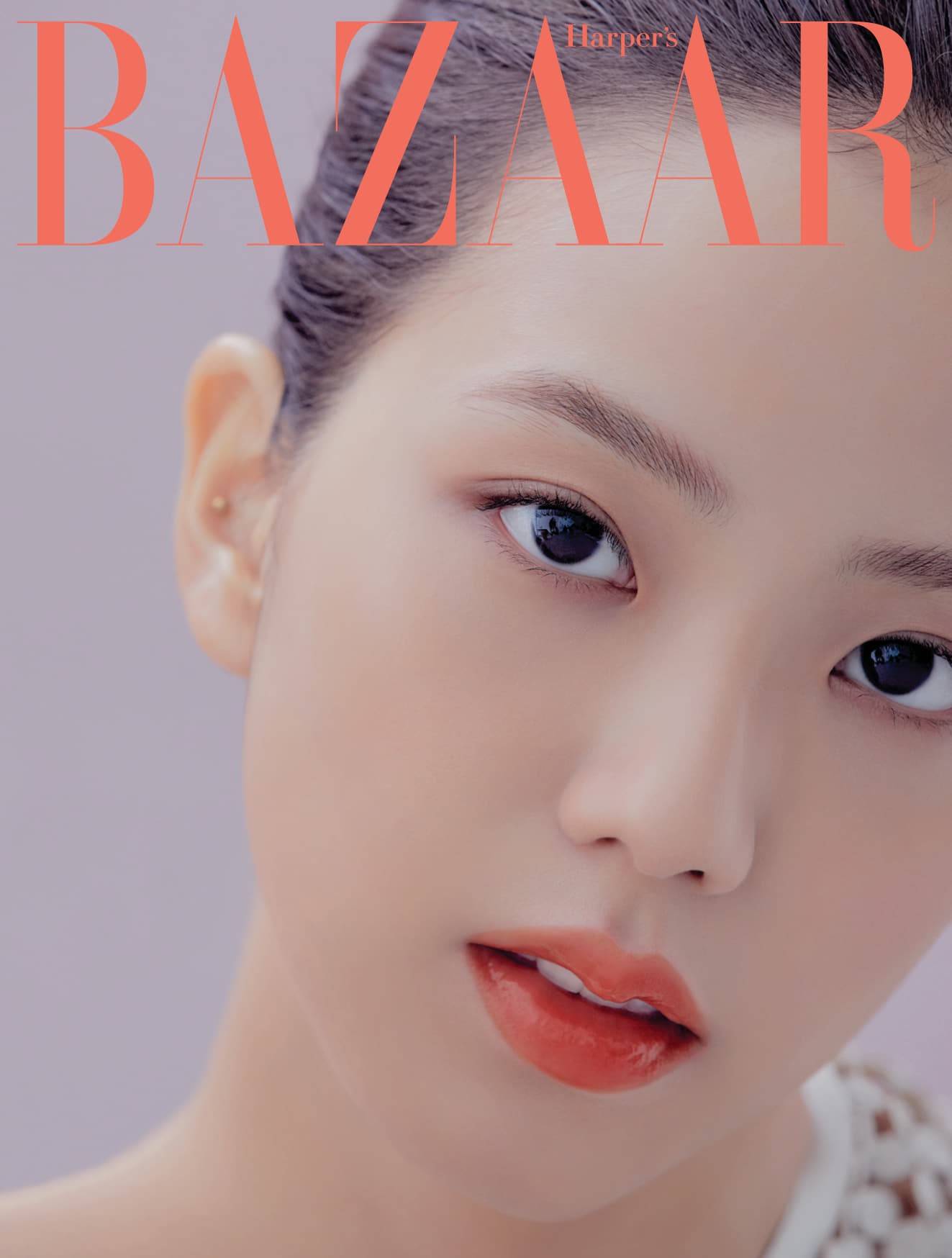 画报中,智秀以dior beauty local ambassador登场,展现了可爱的形象.