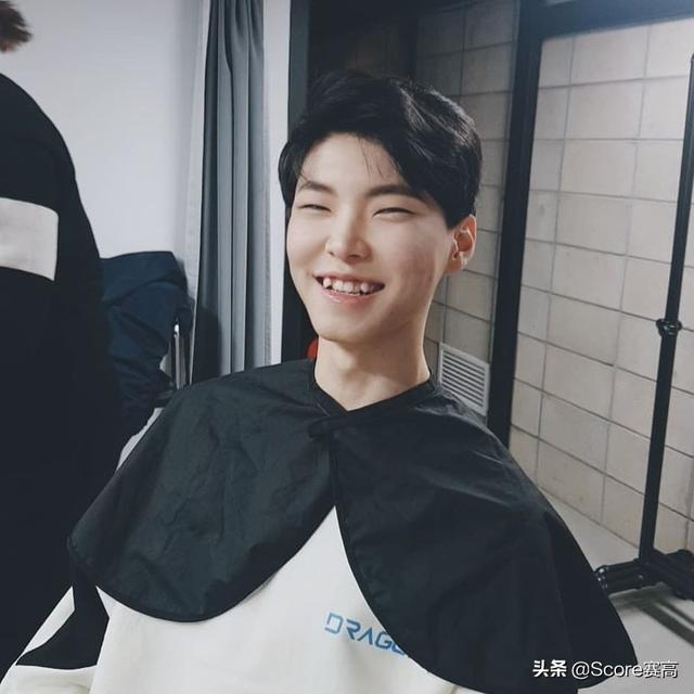 drx官方ins可爱chovy弄发型照片