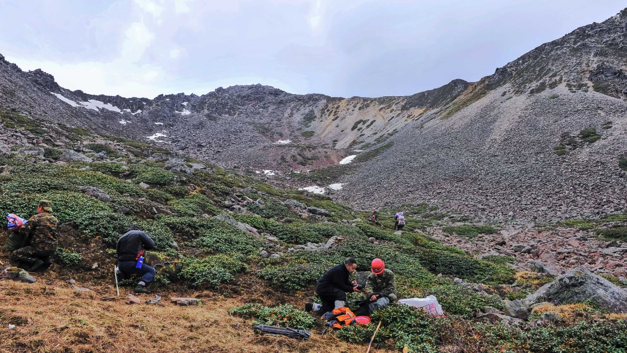 登顶回撤 人生第一次遭遇销魂的大自然滑梯 高山流石滩 给跪了!-搜狐大视野-搜狐新闻