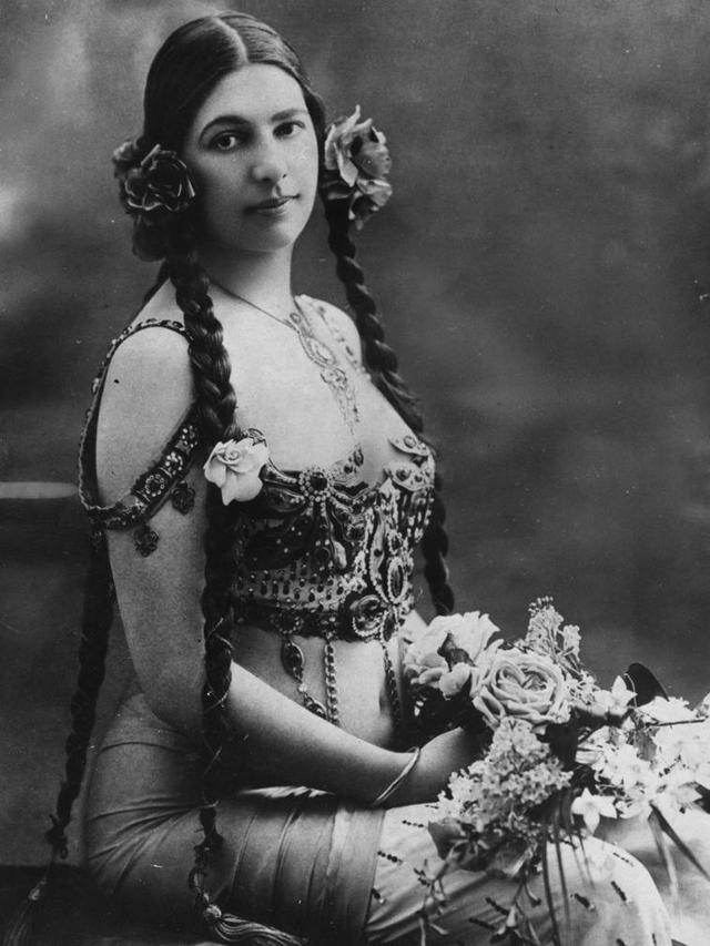 原创她是一战美女间谍,行刑前用一个动作面对死亡,还被拍成电影