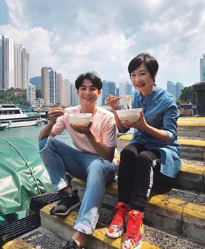 余德丞与谭玉瑛码头吃面上了宝贵一课