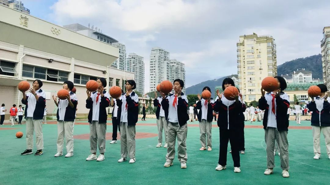 我是黄岩区城关中学!