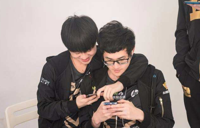 karsa转会后和doinb的聊天记录被曝光当看到内容众人沸腾