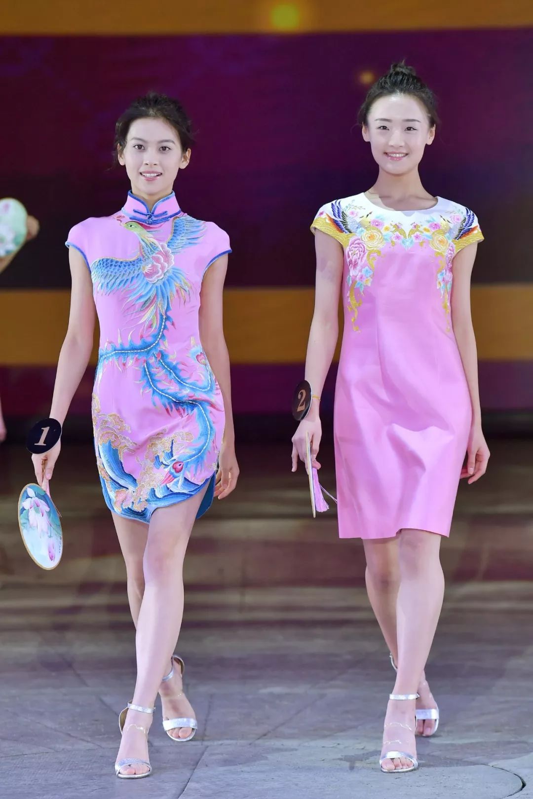 茧迹| "00后" 美少女中国风走秀颠覆对决!