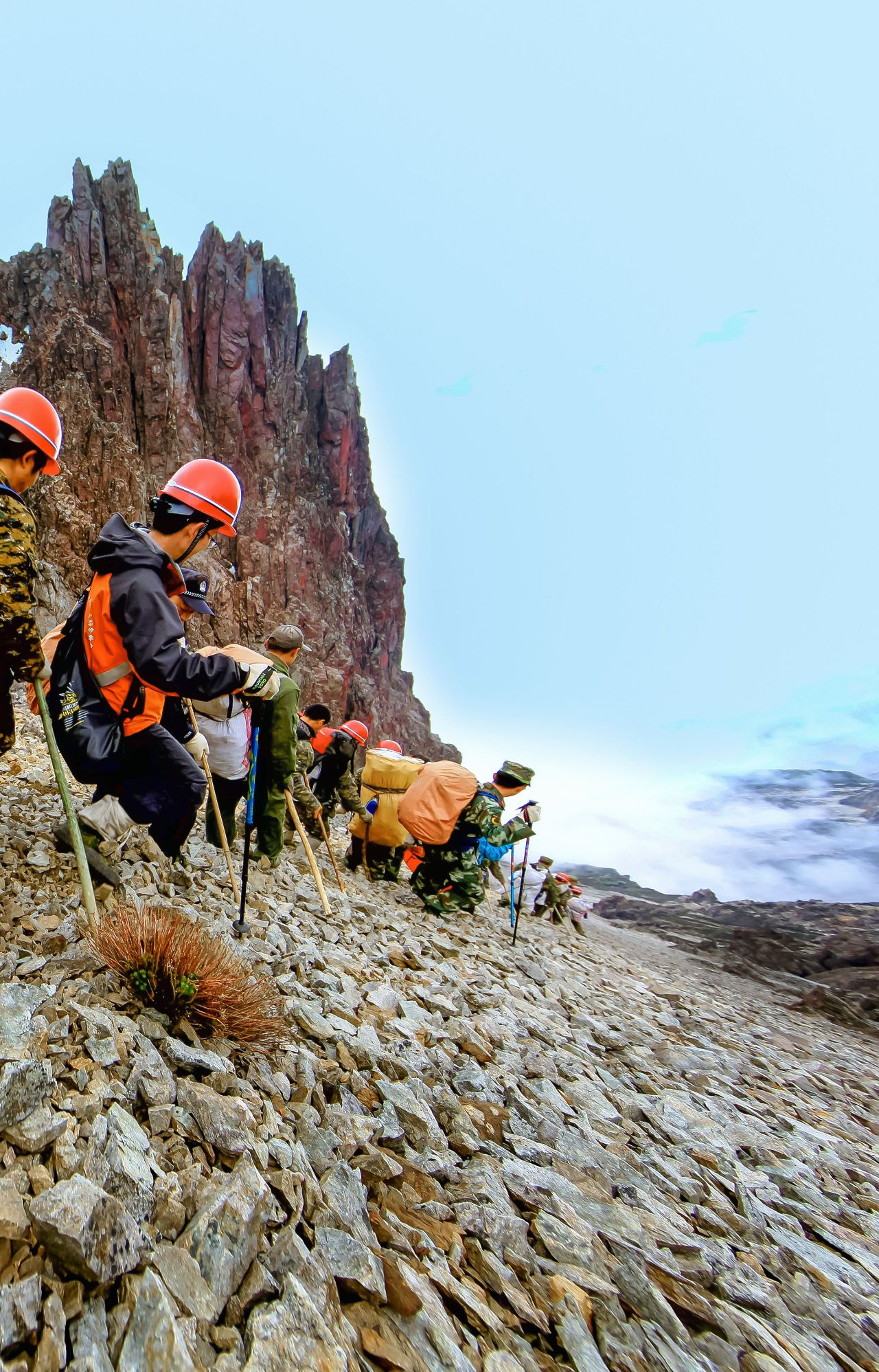 登顶回撤 人生第一次遭遇销魂的大自然滑梯 高山流石滩 给跪了!-搜狐大视野-搜狐新闻