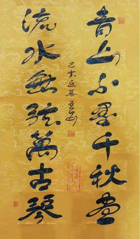 釋延善,中國著名禪意書法家,出家少林寺,現悟禪五臺山,自幻悟佛,喜弄