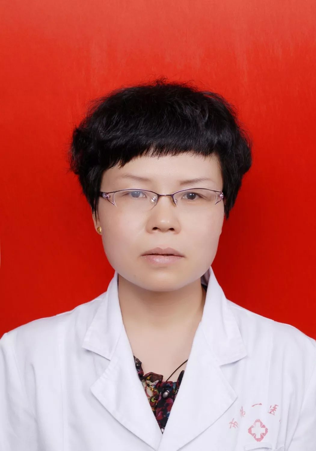 徐建萍,女,硕士,主任医师 ,1997年7月毕业于西安交通大学医学部临床