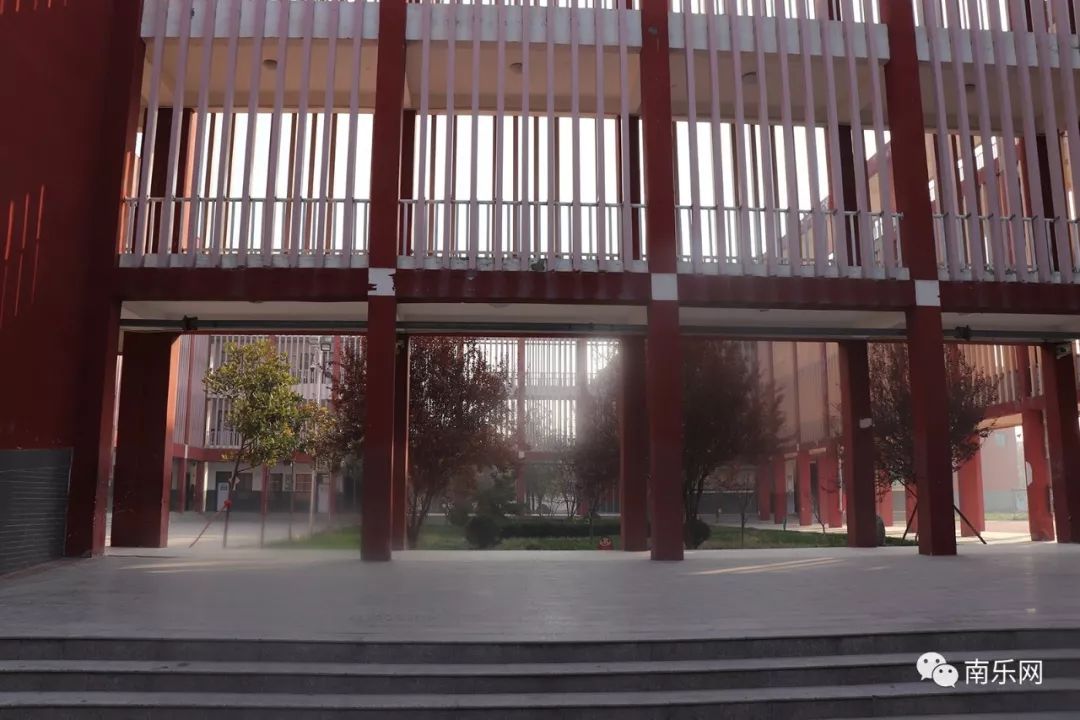 韩张镇初级中学南乐县城关镇初级中学创办于1956年,是一所历史悠久