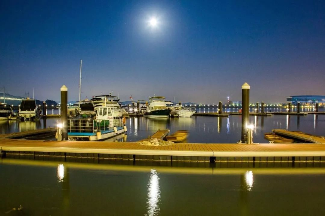 今年去南沙游艇会过圣诞无敌海上夜景超豪华海鲜自助餐买4送1