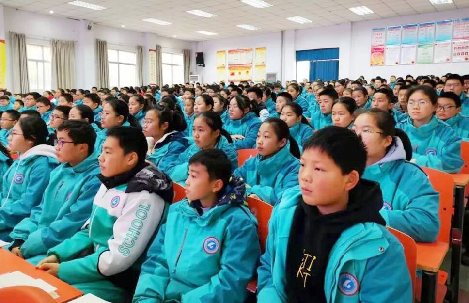 提升创新素养 塑造科技情怀 驻马店市第四中学举办科技创新讲座