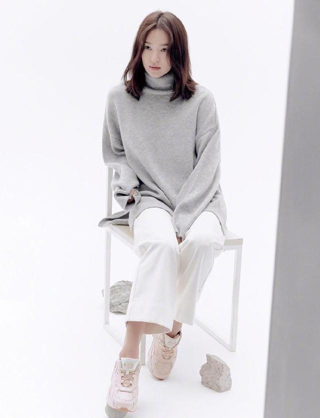 原创看宋慧乔简约风穿搭落落大方美上一整个冬天