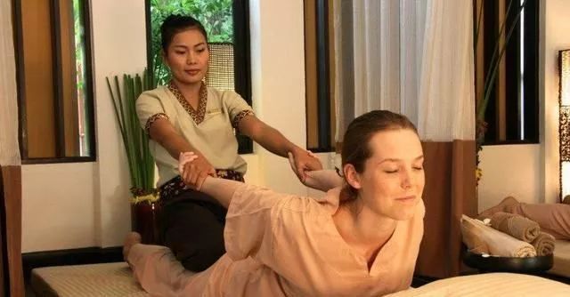 女白领"按摩"后四肢瘫痪!医生:按摩这个部位需谨慎