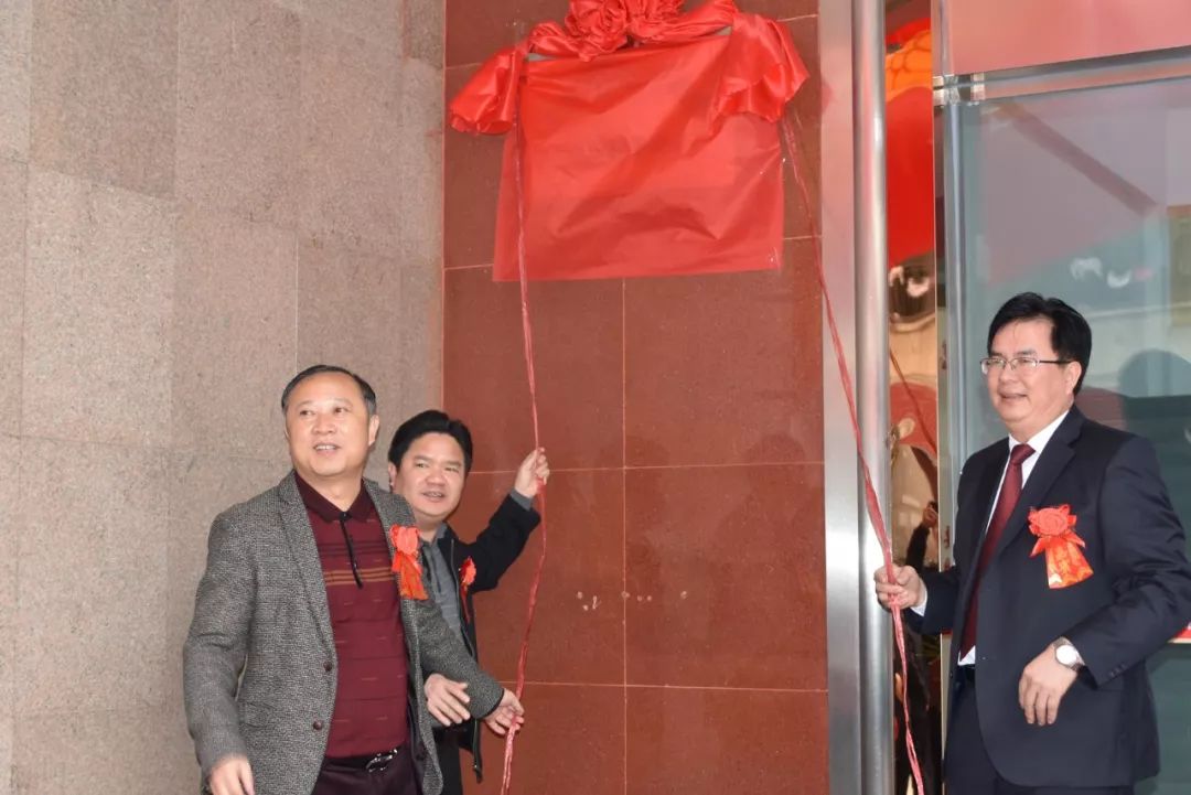 大埔县人民政府副县长刘辉堂,县科工商务局局长陈培先,广东省电子商务