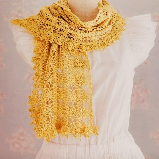 大红色钩编镂空围巾,适合年轻女孩子,成品漂亮