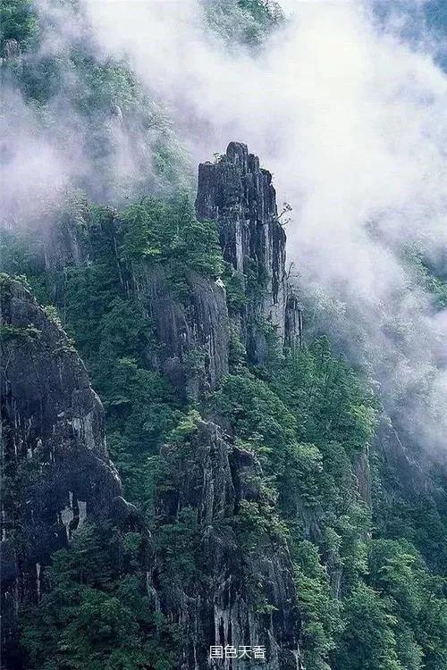 美目舒胸原来真乃江山如此多娇