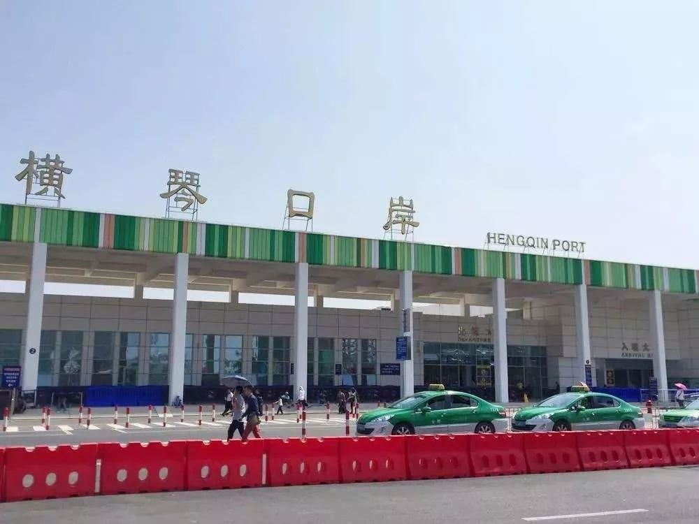 过关后,即可前往轻轨莲花口岸站,我们可以去到横琴口岸,终点停在氹仔