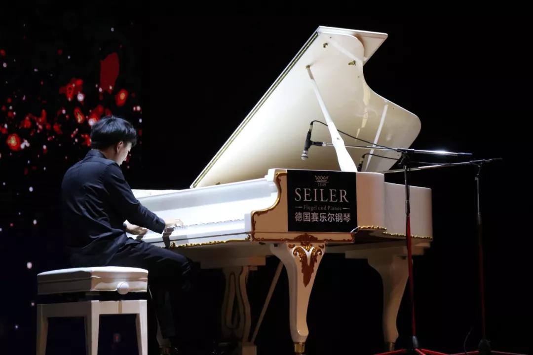韩冰教授名师讲座与赛乐尔未来之星李博文音乐会圆满落幕!_钢琴