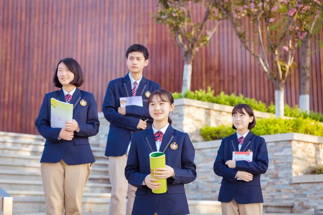 学校依托西安交大附中的优质资源,秉承"努力追求适合每一个学生发展的