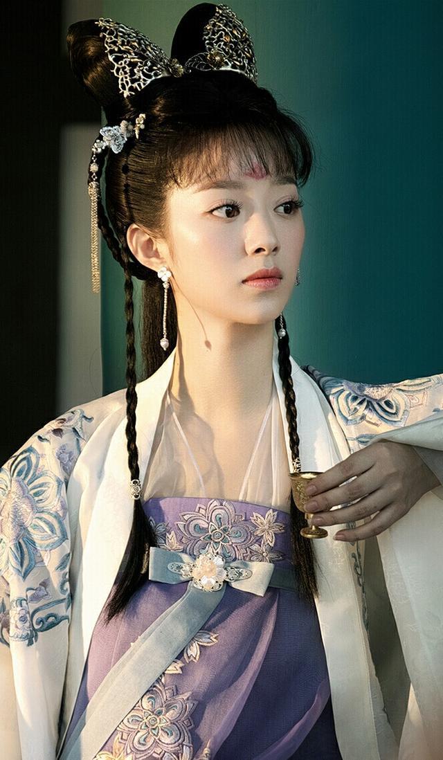 徐好出演的作品并不是很多《玄门大师》中的紫琉璃《继承人》中的