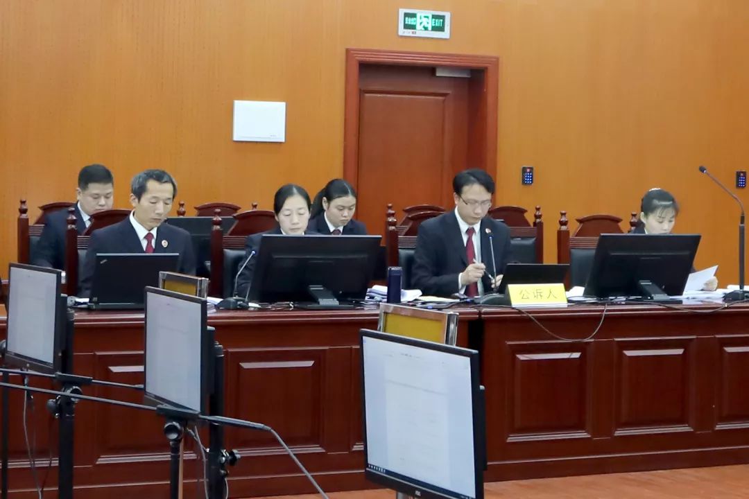 宜昌首例黑老大庭审第三天签署认罪认罚具结书