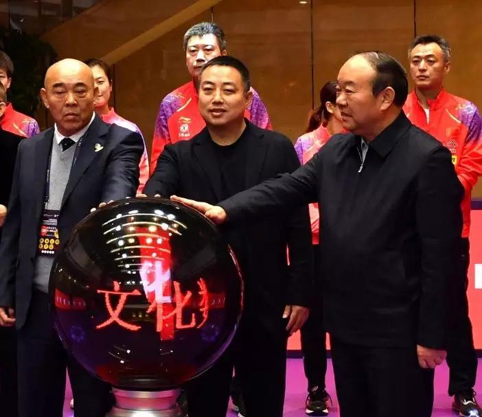 平顶山银行党委书记高永华,党委副书记,行长范大路,党委委员,副行长席