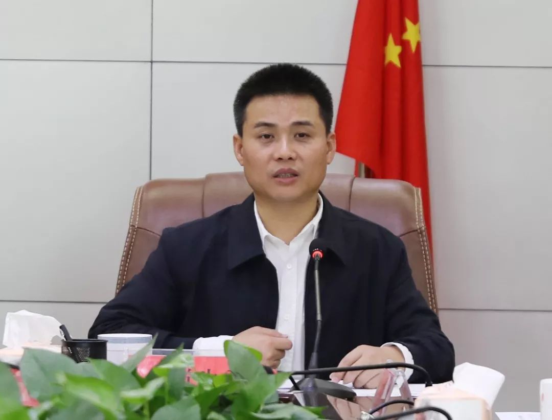 区委副书记,区长何党生主持并讲话;副区长郑铭,周剑峰,幸智出席.