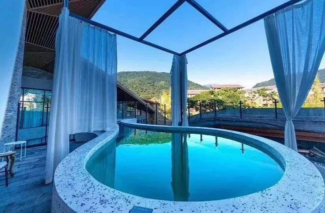 几百平米的观景无边水池,水磨石整体成型 |在方案设计中植入故事