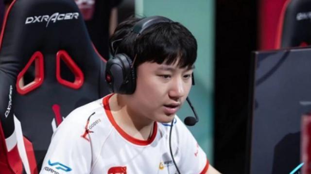 lgd没打比赛就出现中野恩怨?yuukit吐槽小花生菜,不如原打野!