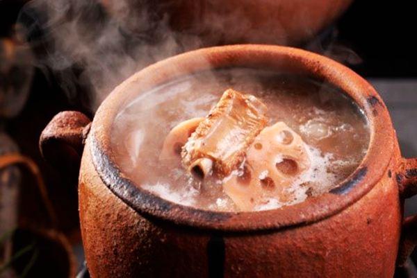 炭火煨足9小时,汉煨老手艺煨汤专门店,让您重温三镇老味道!