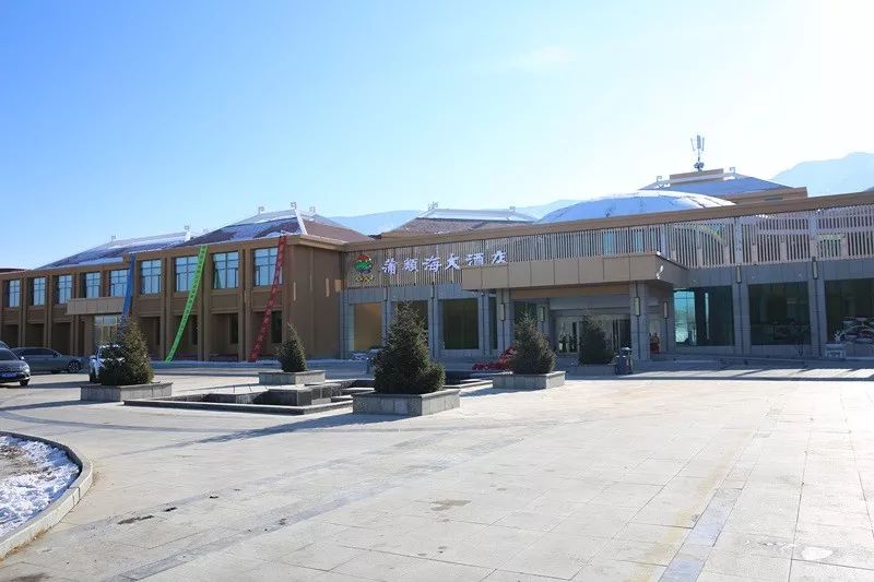 巴里坤县蒲类海大酒店以全新姿态迎接冰雪节