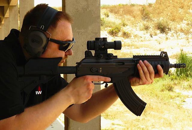 军事丨以色列加利尔枪族四十年后推出新一代改进型步枪