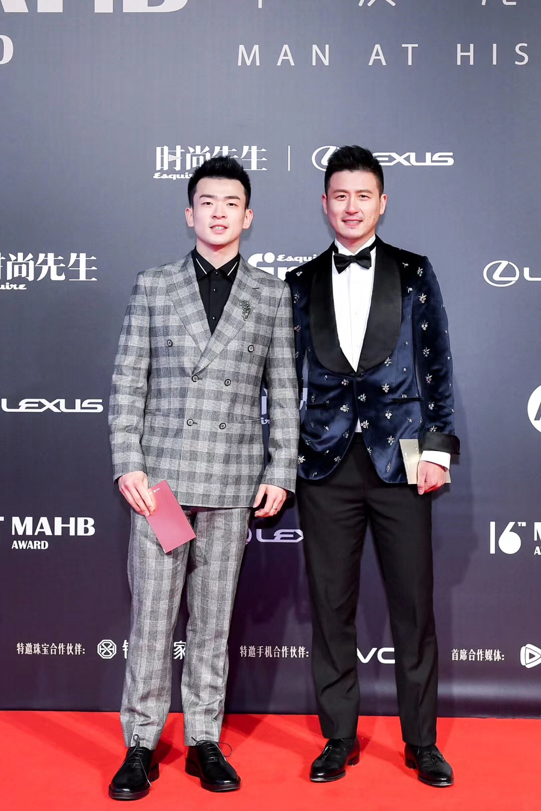 国羽冠军郑思维奥运冠军蔡赟亮相先生盛典联盟演绎国潮鲜生