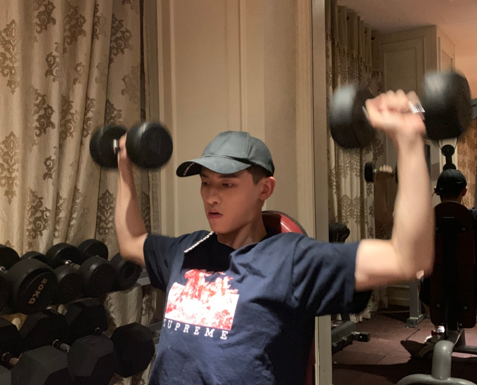 好丢人!李兰迪被梯子抬着拍公主抱,辛云来解围很暖心