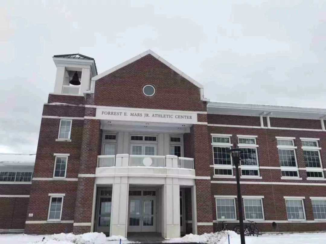 霍奇基斯中学:在耶鲁校长引导下建立的"耶鲁预备高中"