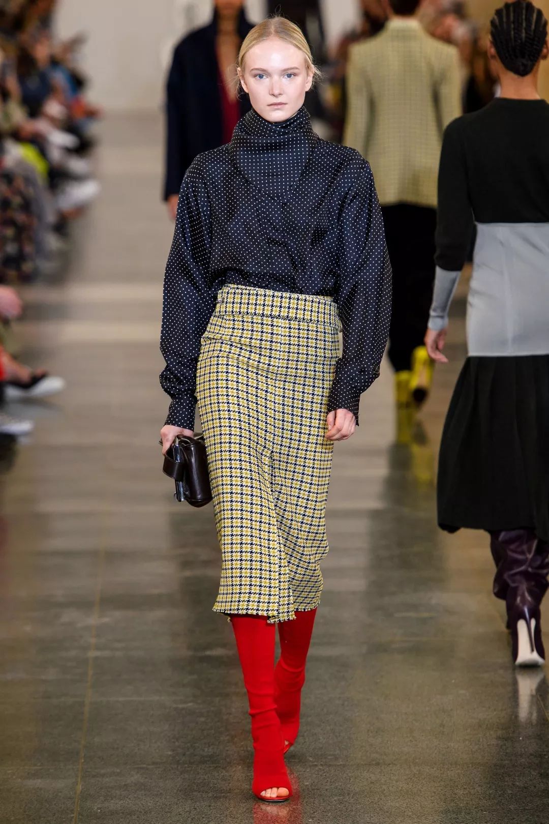 michael kors 19秋冬系列将时间拉回了20世纪70年代的纽约disco的