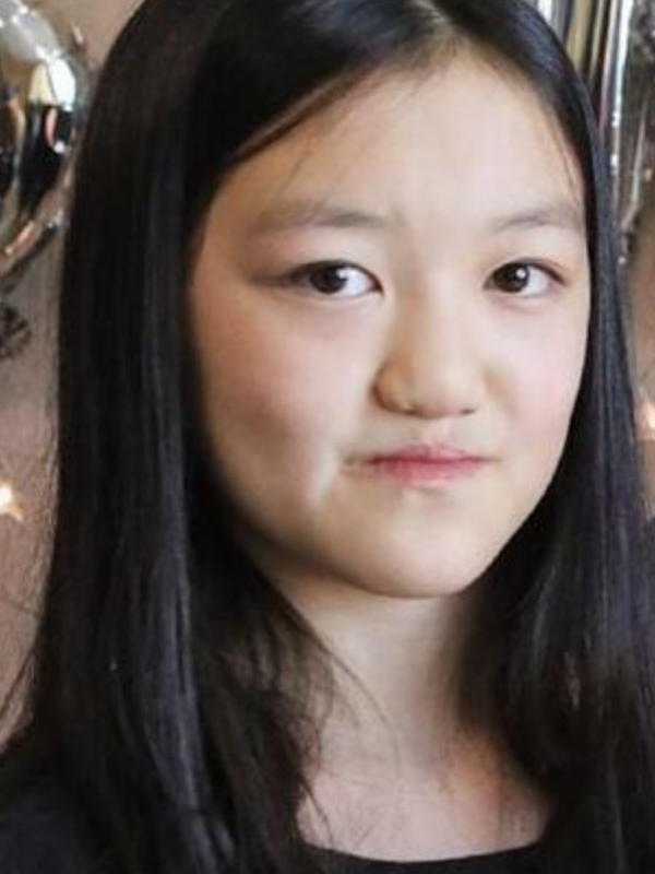 有种基因叫李亚鹏女儿,幼时曾因天生兔唇被嘲丑,近照美成小王菲!_李嫣