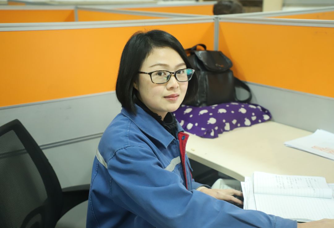 钟春燕 订单bom维护员74——2019年第四季度先锋党员推荐语黄澒工作