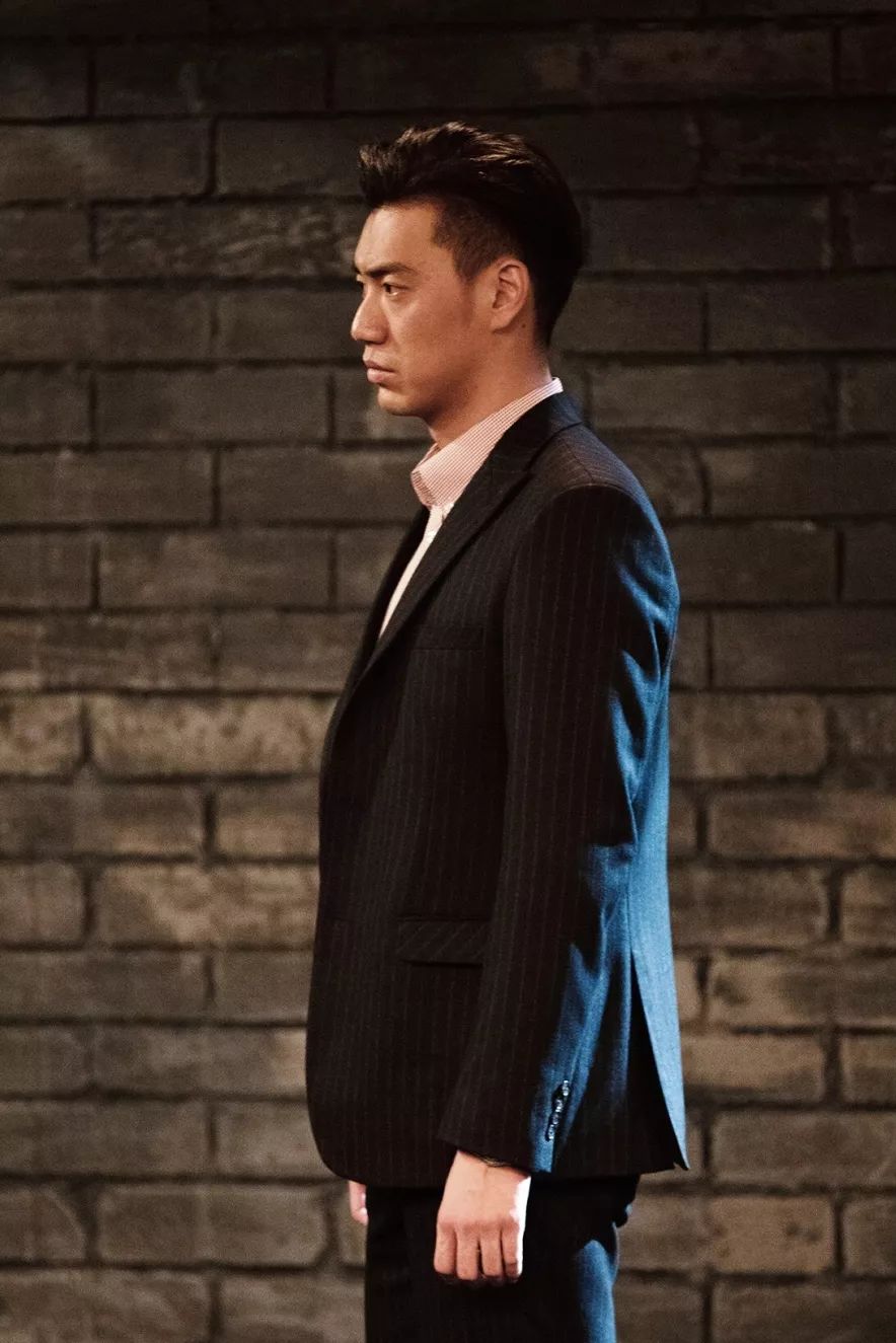 《12个人》首演 | 一场关于法律和生命的严肃讨论_演出季