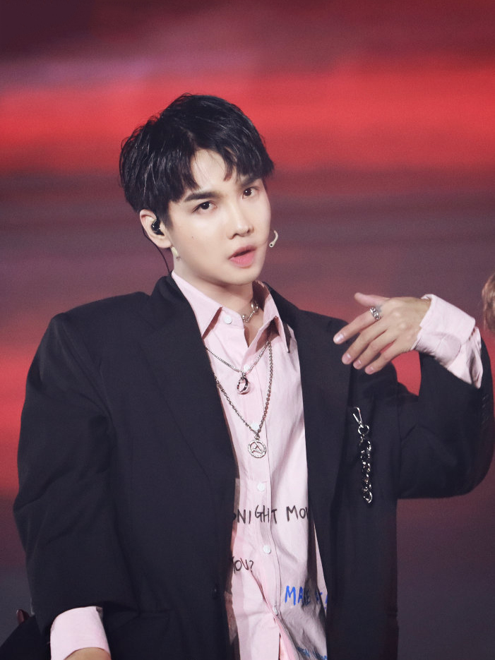 陈情令男团大玩唱跳姐夫拼接西装更帅气宋继扬c位抢眼