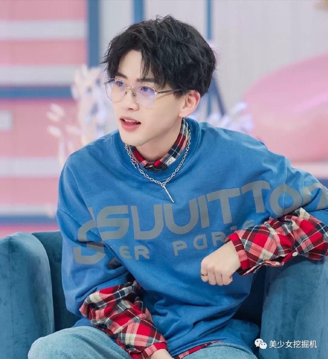 新晋初恋男友脸,,校园翻版肖战,别人家的学弟也太可了吧!_叶航