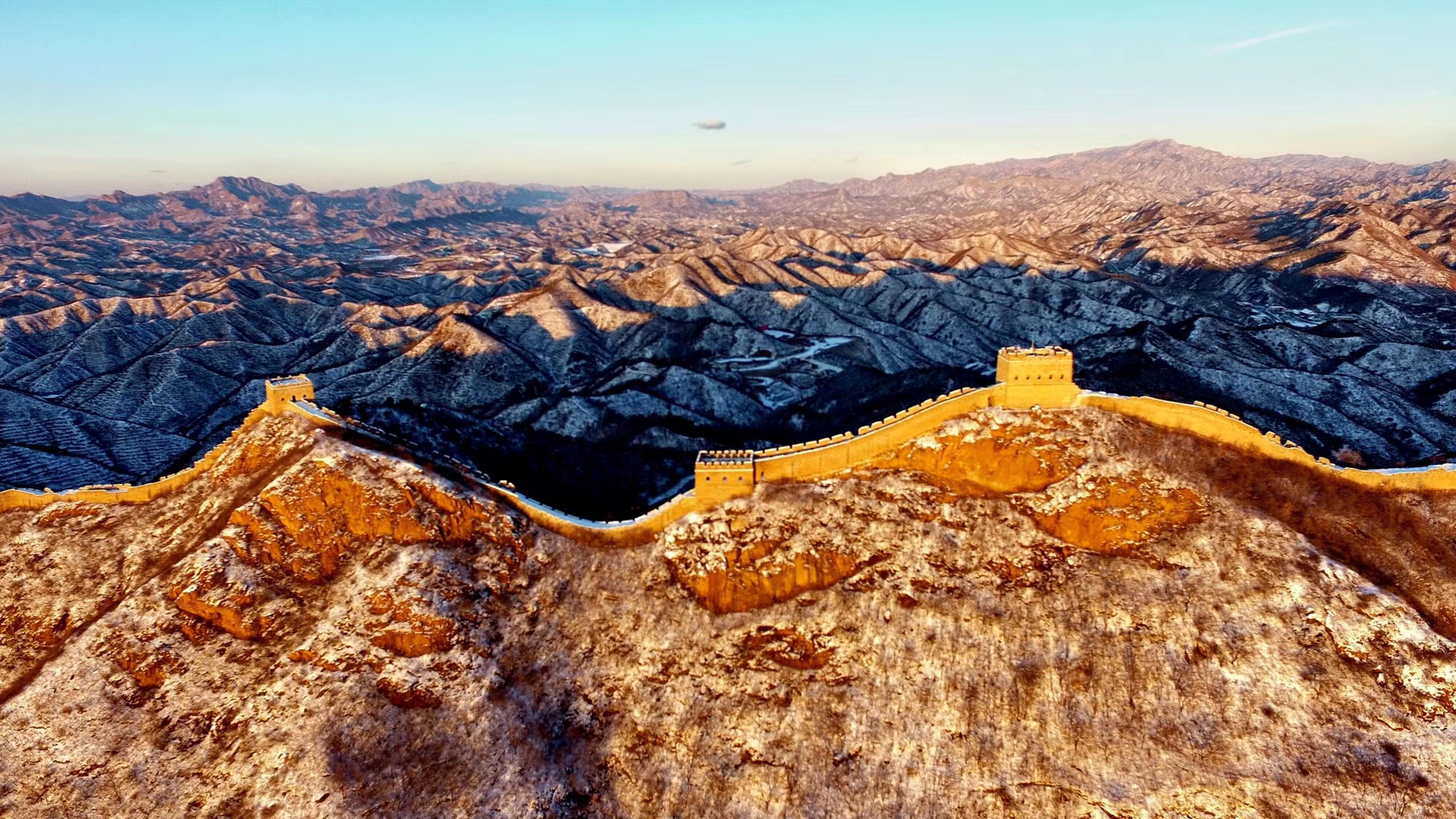 雪后初晴的金山岭长城壮美雄浑,气吞山河(图)