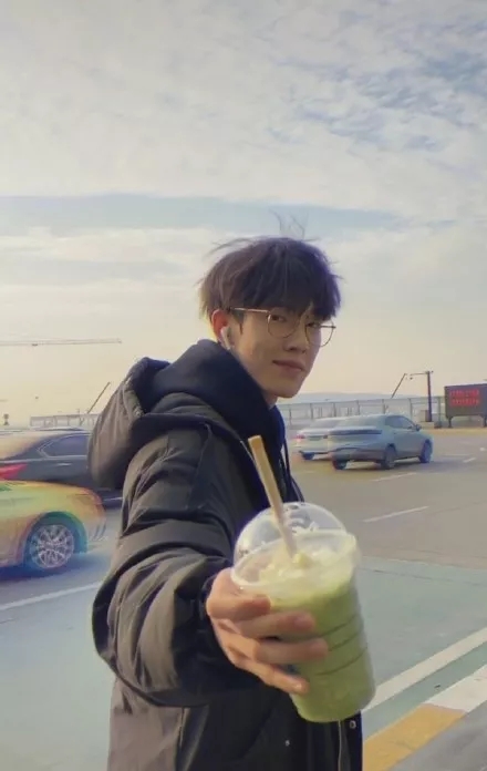 新晋初恋男友脸,,校园翻版肖战,别人家的学弟也太可了吧!_叶航