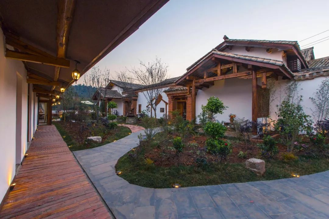 舒服小桥流水花草满院一个让你忘却世俗寄情山水的四合院